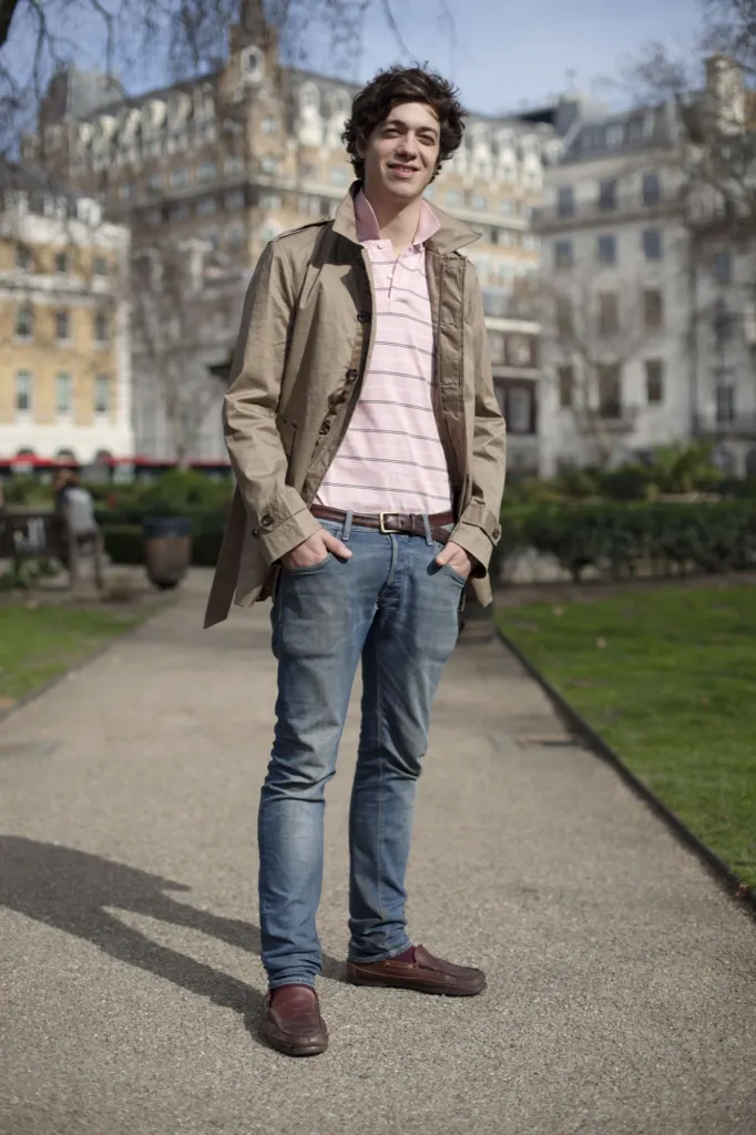 Uniqlo: Uniqlooks — commercial, fashion and portrait photograph in London, UK, frame 2 of 49.